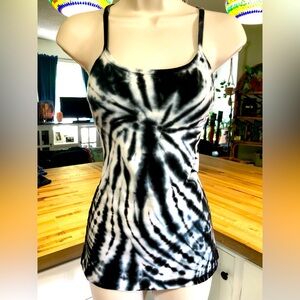 HARD TAIL FOREVER Black & White Tie-Dye Tank Top w/built in shelf bra MEDIUM